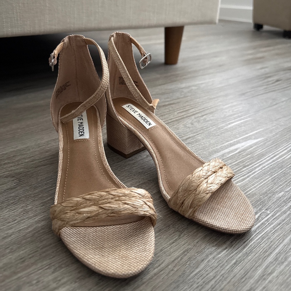 Steve Madden Women's Irenee Raffia Beige Bock Heeled Sandal Size 6